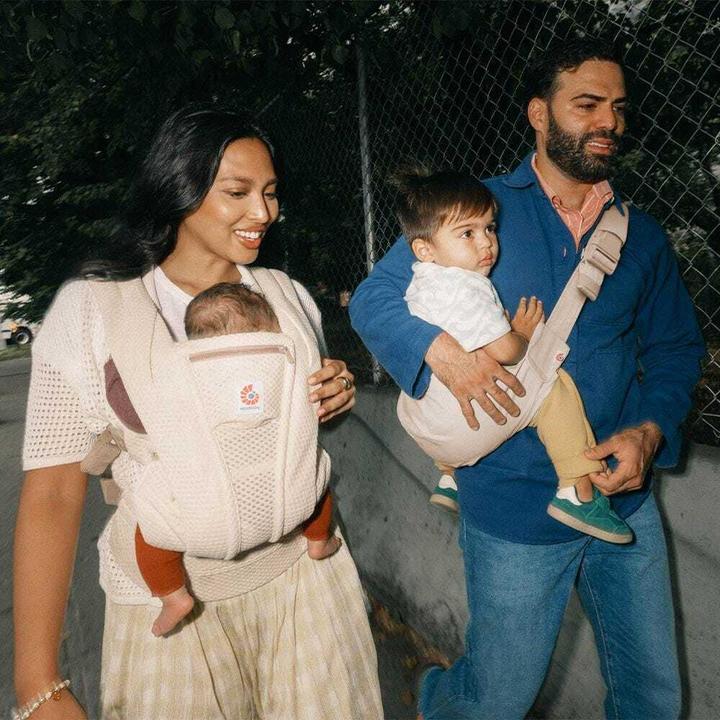 Image du produit Ergobaby Upsie Sling Carrier, beige