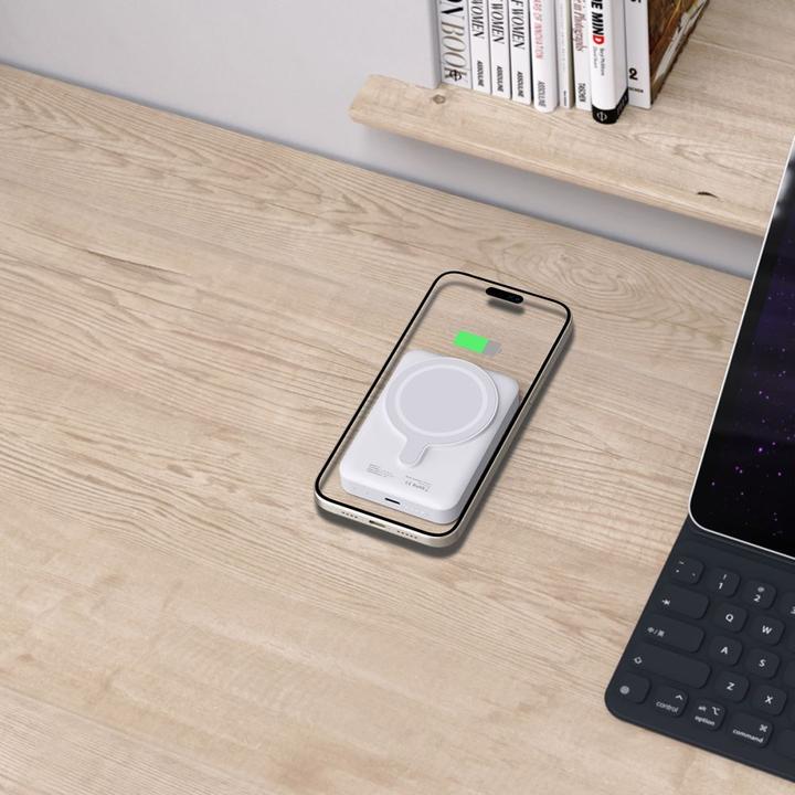 Actual product image Tech-Protect LifeMag PB11 Powerbank with MagSafe 10000mAh 15W USB-C port - white + USB-C cable (10000 mAh, 15 W)