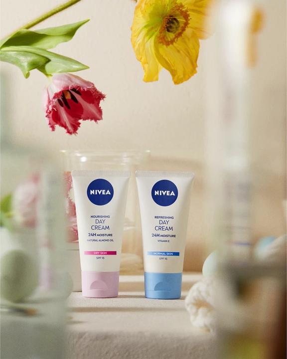 Produktbild NIVEA Feuchtigkeitscreme (50 ml, Tagescreme, SPF 15)