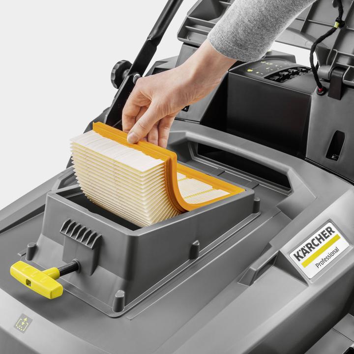 Immagine prodotto Kärcher Professional Kehrmaschine KM 70/30 C BP mit 2 Seitenbesen