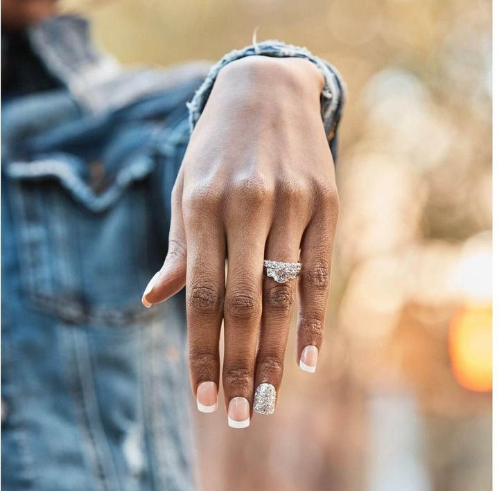 Produktbild KISS Kunstnägel-Set Time Slip 30 Stück (Kunstnägel, Weiss, Transparent)