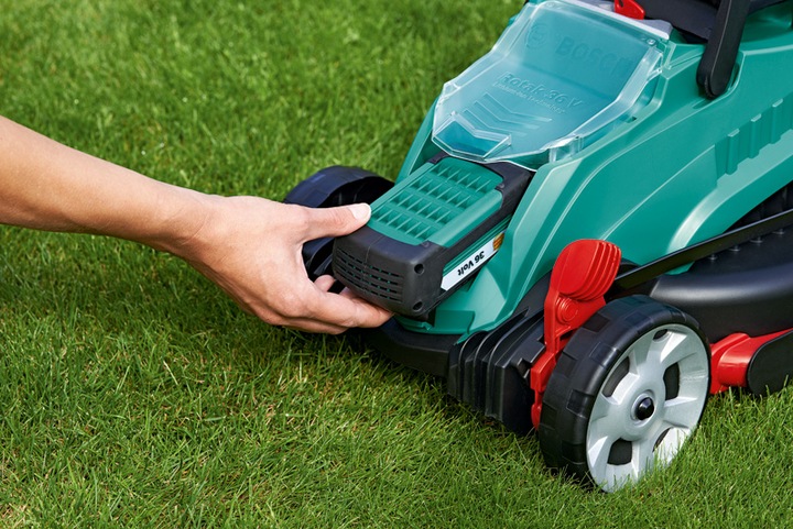 Produktbild Bosch Home & Garden Rotak 32 LI High Power (Akkubetrieb)