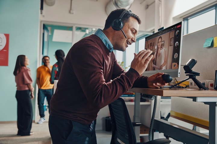 Produktbild Poly Voyager Focus 2 UC (Kabellos, USB-A)
