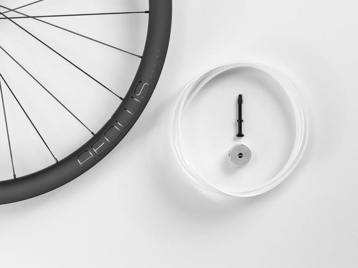 Actual product image Bontrager Aeolus Pro 37 TLR Disc (Front wheel, 28")