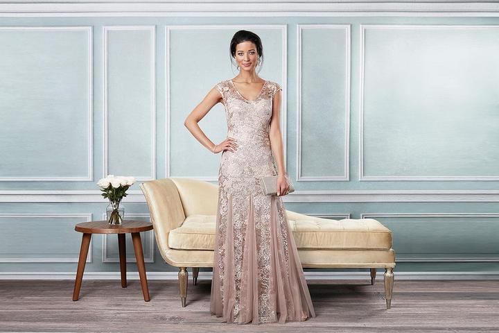 Produktbild Alex Evenings Vestito Lungo Ricamato a Campana con Gonna a Godet e Scialle (12XL)