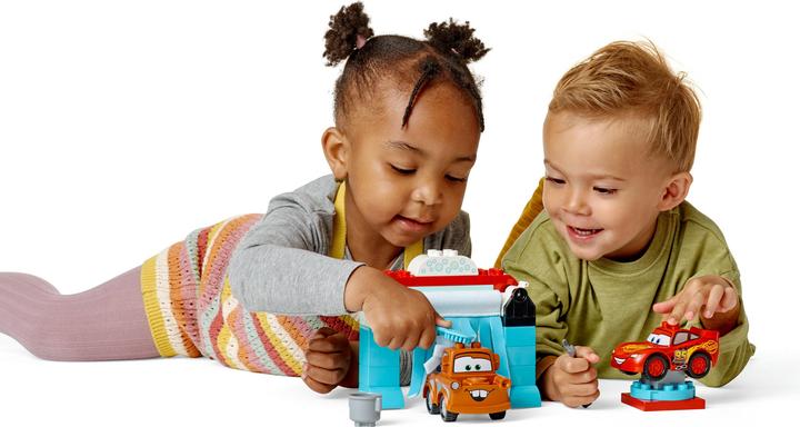 Actual product image LEGO Lightning McQueen and Mater in the car wash (10996)
