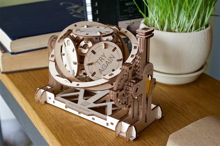 Actual product image Ugears random generator