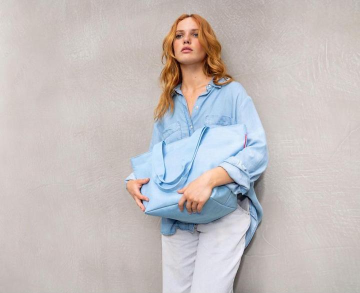 Actual product image reisenthel shopper M twist powder blue