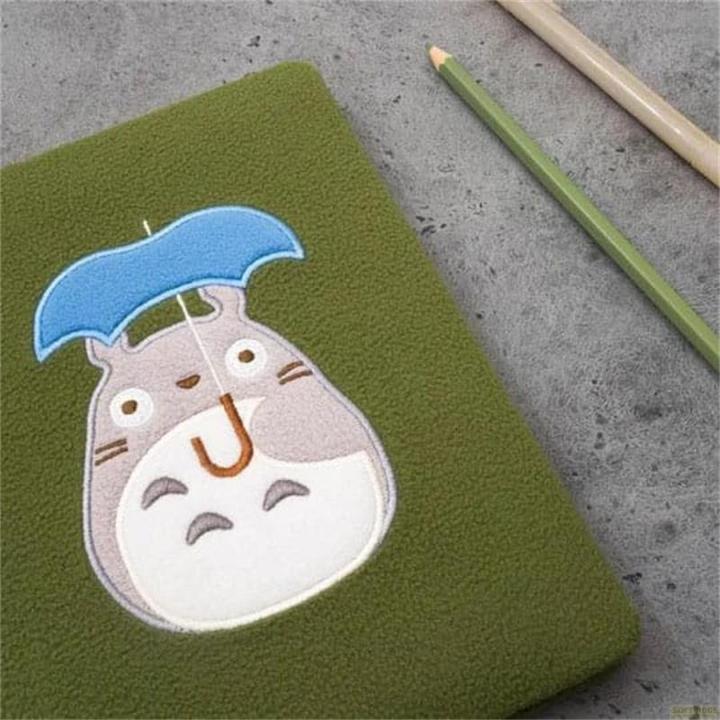 Image du produit Mon voisin Totoro - Carnet Feutrine Totoro (À rayures, Couverture rigide)