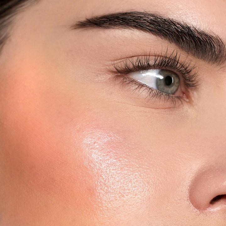 Produktbild Zoeva Samtige Liebe Flüssiger Highlighting Rouge (Peach Nectar)