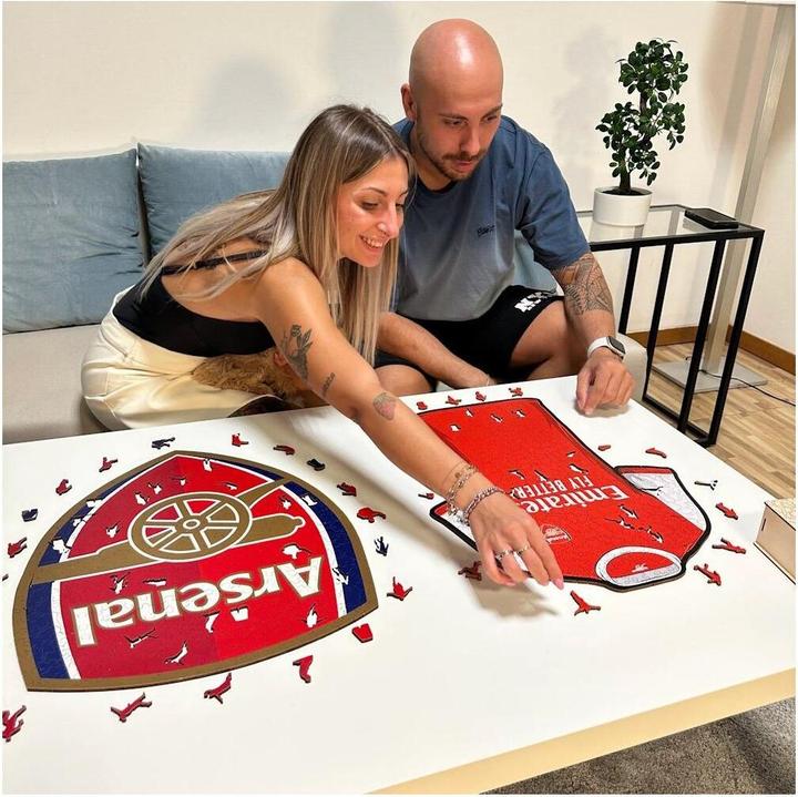 Actual product image Iconic Arsenal FC - Jersey - Wooden Puzzle Size S (150 pieces) (150 pieces)
