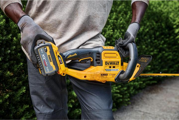 Actual product image DeWalt DCMHT573X1 Flexvolte hedge trimmer 65cm 54v 9.0ah (Rechargeable battery operated)