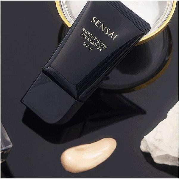 Produktbild Sensai Radiant Glow Foundation SPF10 (Ivory Beige, RG102)