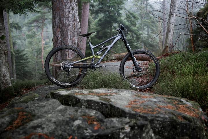 Actual product image Votec VD Elite - Downhill Fully 27.5" - grey/acid yellow (42 cm)