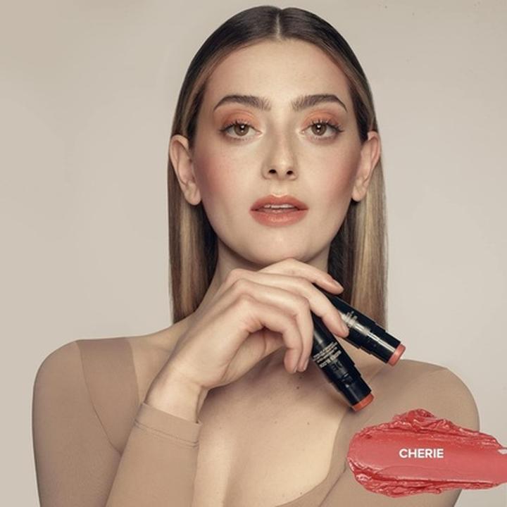 Produktbild Nudestix Nudies Matte Cream Blush 3-in-1 All Over Face Colour for Cheeks Eyes and Lips with Blending Brush Ch