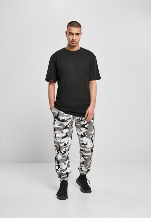Actual product image Urban Classics Basic Camo Sweatpants 2.0 - 15327 (XS)