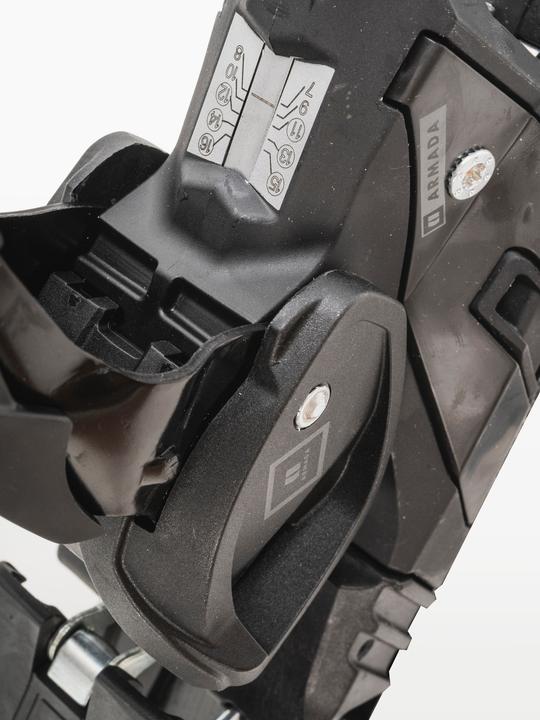 Actual product image Armada Strive 16 Mn 2025