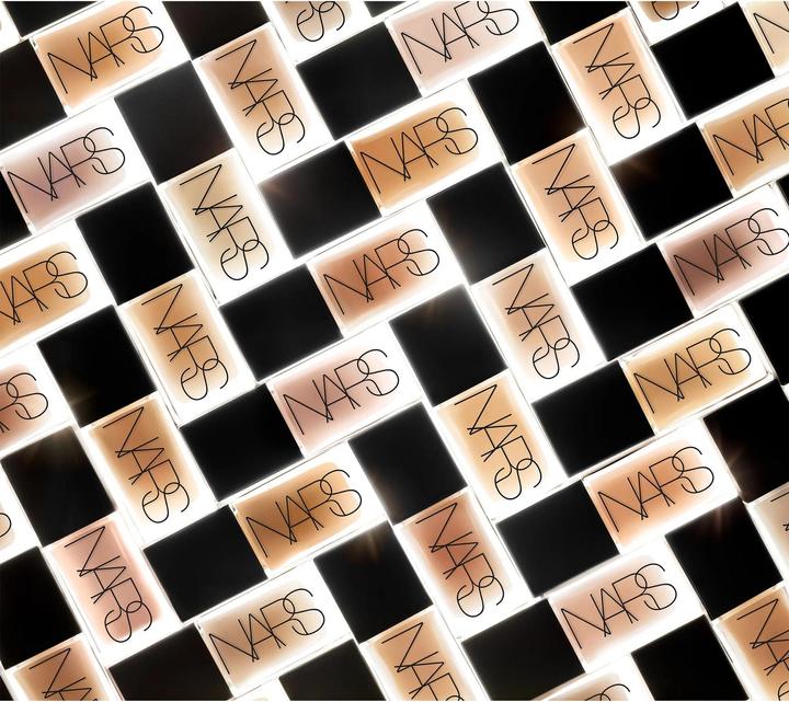 Immagine prodotto NARS Cosmetics Fondazione che riflette la luce (Festa di Babbo Natale)