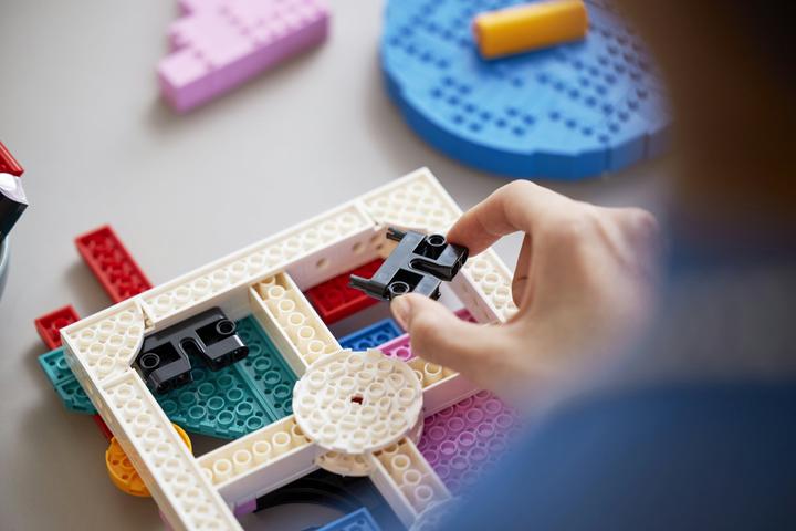 Actual product image LEGO 31210 Modern Art (31210, LEGO Art)
