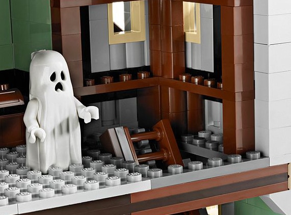 Actual product image LEGO Monster Fighters Haunted House (10228)