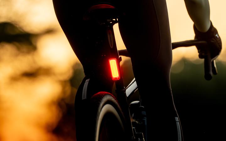 Produktbild BBB Lichtset StrikeDuo 2100i + BLS-168 (2100 lm, 80 lm)