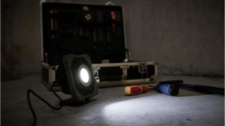 Actual product image Steffen Battery-powered spotlight (2200 lm)