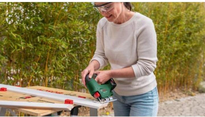 Produktbild Bosch Home & Garden EasySaw 18V-70