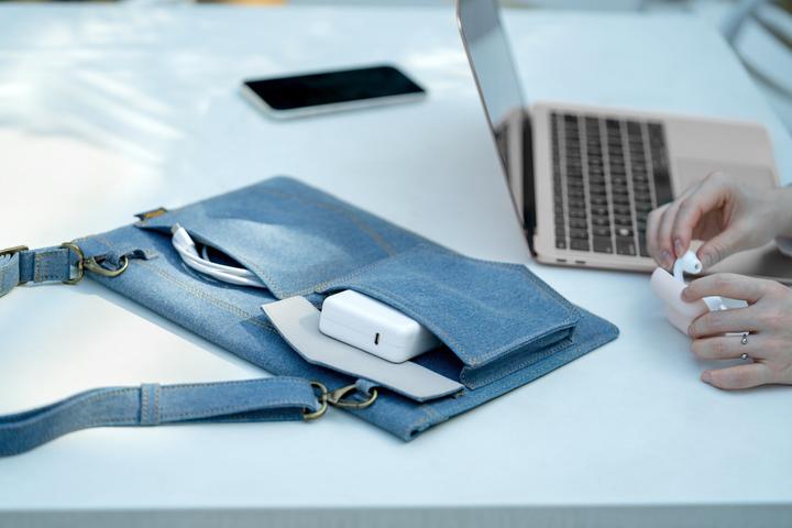 Actual product image tomtoc Premium H26 (13") Denim Ladies Shoulder Bag (13.60", Universal, Apple)