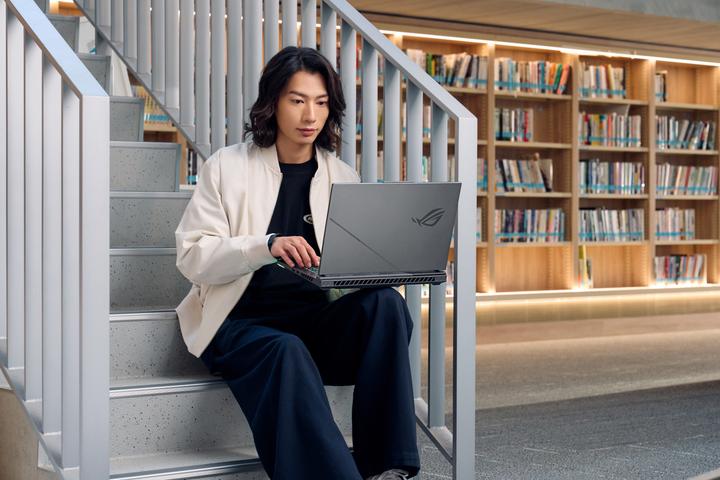 Produktbild ASUS ROG Strix G16 (16", 1000 GB, 16 GB, Eng. Int., AMD Ryzen 9 8940HX)