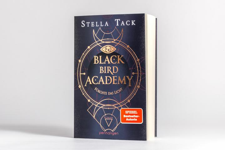 Actual product image Black Bird Academy - Fürchte das Licht (German, Stella Tack, 2024)
