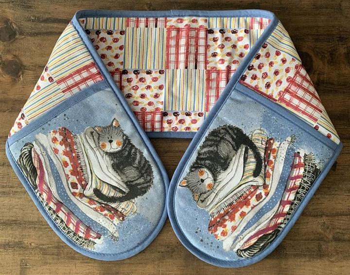 Teka Ofenhandschuhe GLV01 Katze auf einem Wäschekorb (100% coton)