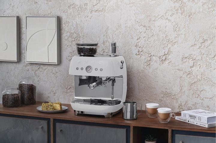 Image du produit Smeg EGF03WHEU Machine à café espresso, Style 50s, blanc