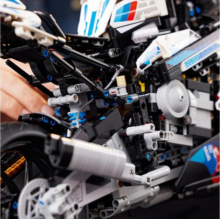 Actual product image LEGO BMW M 1000 RR (42130, LEGO Technic)
