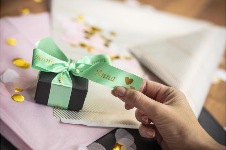 Produktbild Brother TZe-RM54 (2.40 cm, Grün)