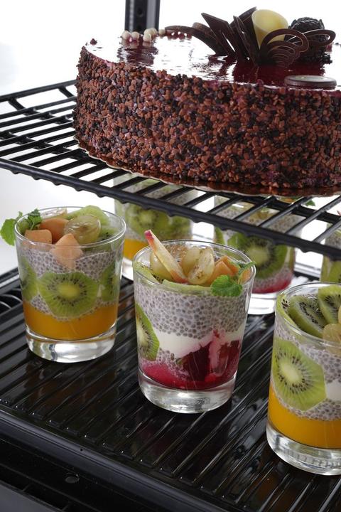 Actual product image Hendi Arctic top refrigerated display case (78 l)