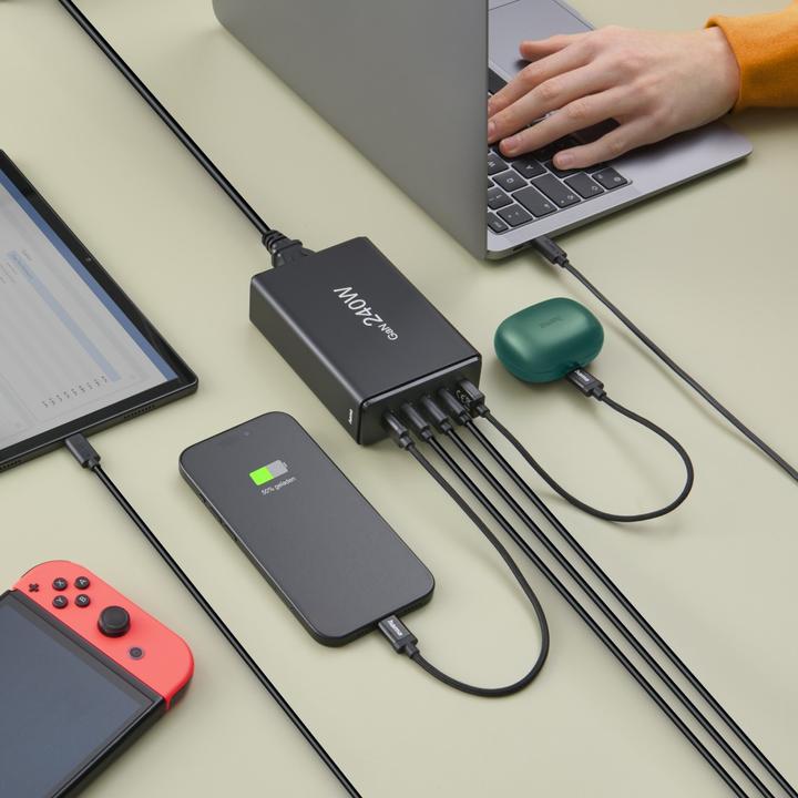 Produktbild Hama Ladestation 5 Ports, GaN, Schnellladegerät, 4xUSB-C, 1xUSB-A, PD, 240 W, SW (240 W, 5 Ports)